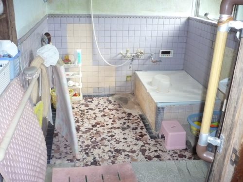 24takamori-bathroom1